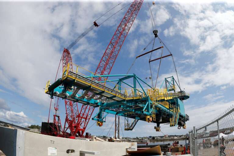 Conveyor Tripper – Lifted by the Dynamic Beast Crane Barge