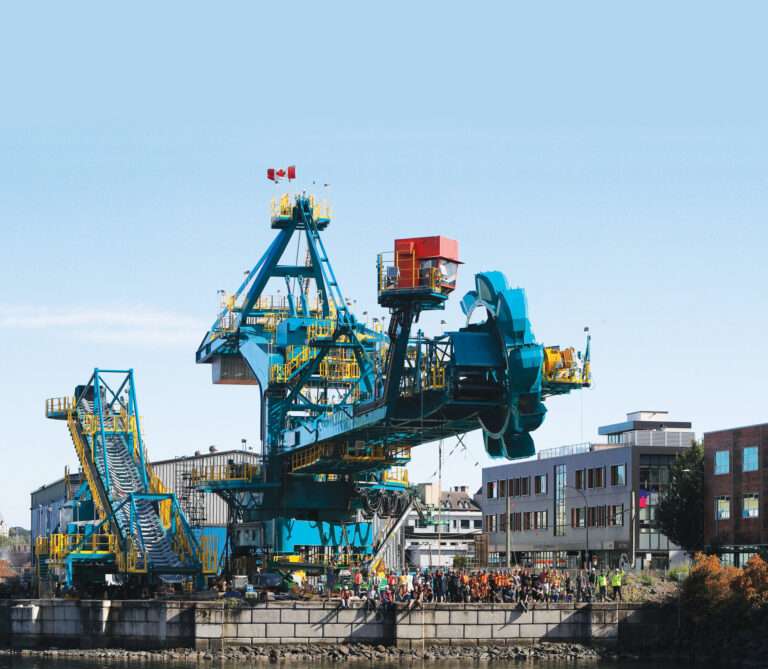1200 Ton Stacker Reclaimer – Team Picture with Completed Assembly