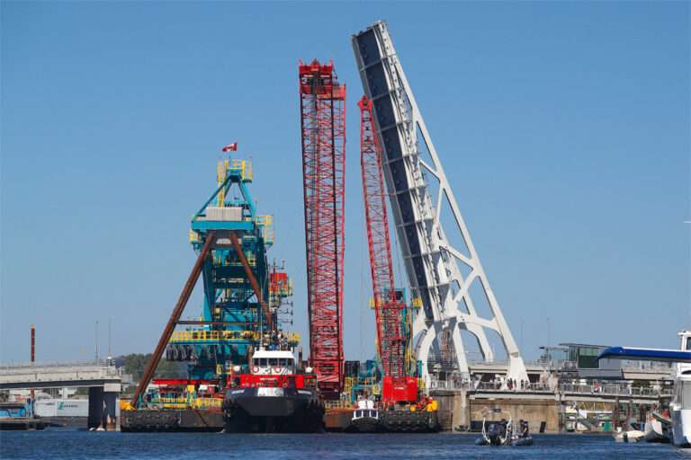 1200 Ton Stacker Reclaimer – Leaving Victoria Upper Harbour on the Dynamic Beast Crane Barge