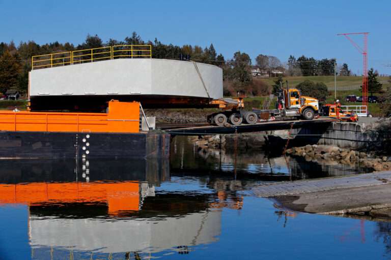 FMU Plug Pontoon – Loading onto Barge at Pat Bay