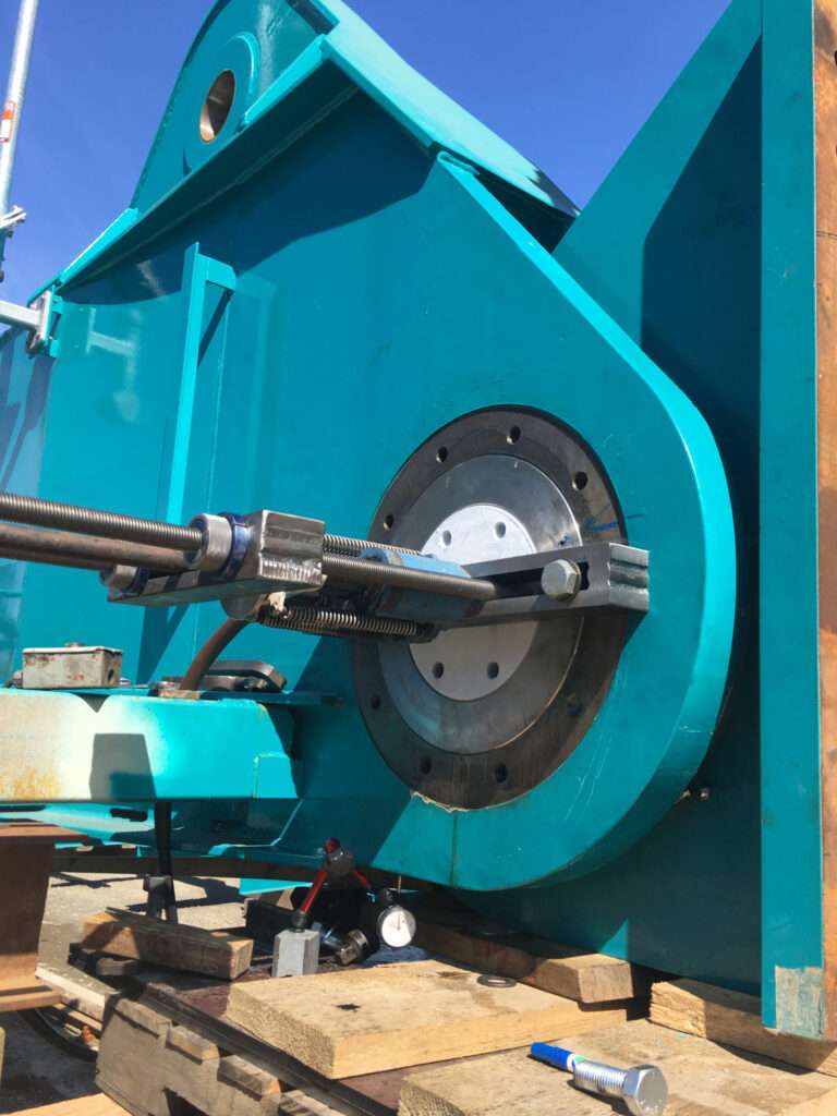 Stacker Reclaimer – Boom-Lug Connection Pin Installation